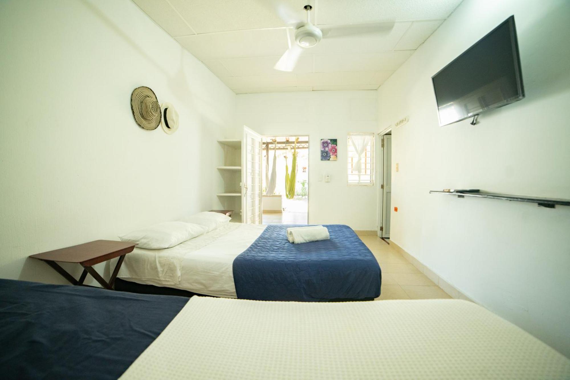 Hostal Del Mar - โตลู ภายนอก รูปภาพ
