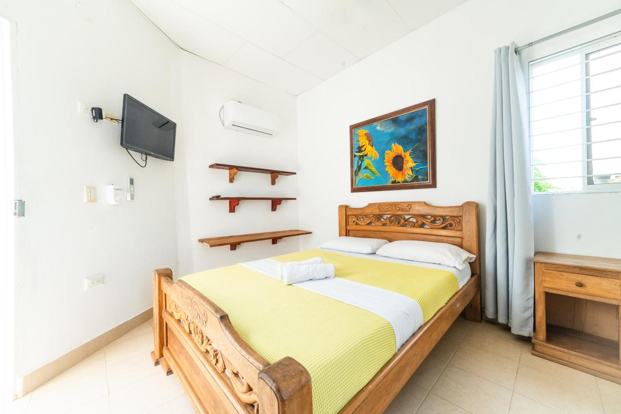 Hostal Del Mar - โตลู ภายนอก รูปภาพ