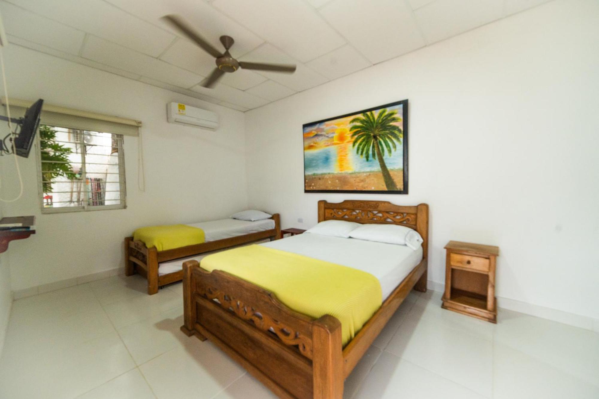 Hostal Del Mar - โตลู ภายนอก รูปภาพ