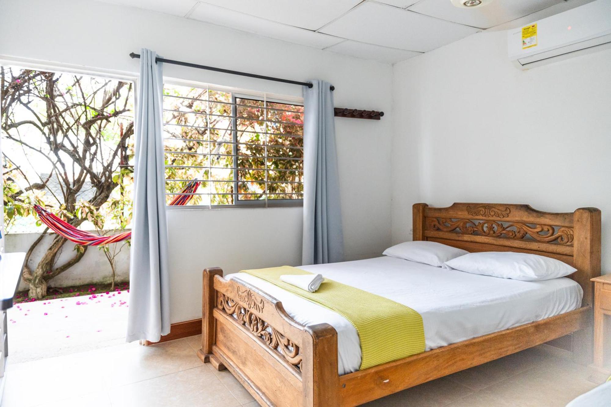 Hostal Del Mar - โตลู ภายนอก รูปภาพ