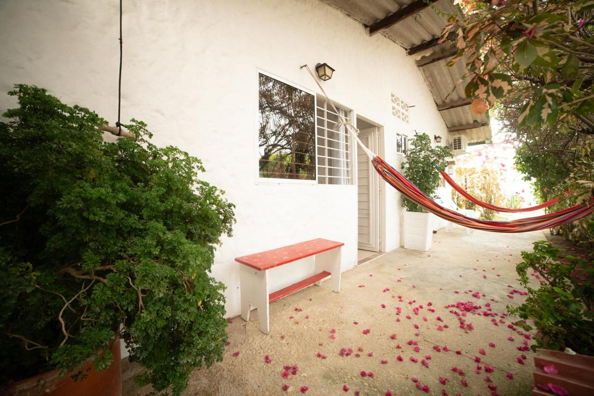 Hostal Del Mar - โตลู ภายนอก รูปภาพ